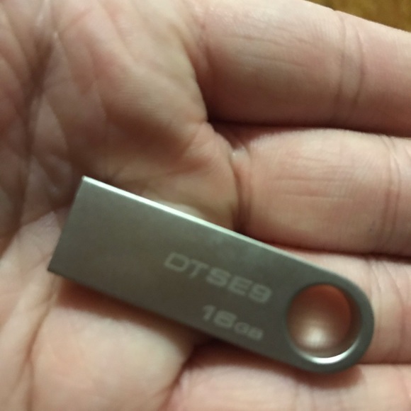 Flash drive - Picture 2 of 2